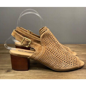 Bella Vita Women's Emmalyn Block Heel Sandals Size 8 Tan Brown Suede Slingback